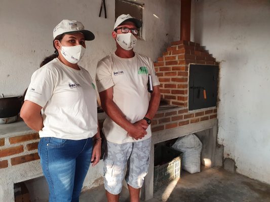 Fogão ecológico: bom para o meio ambiente e para a saúde física e financeira das mulheres.